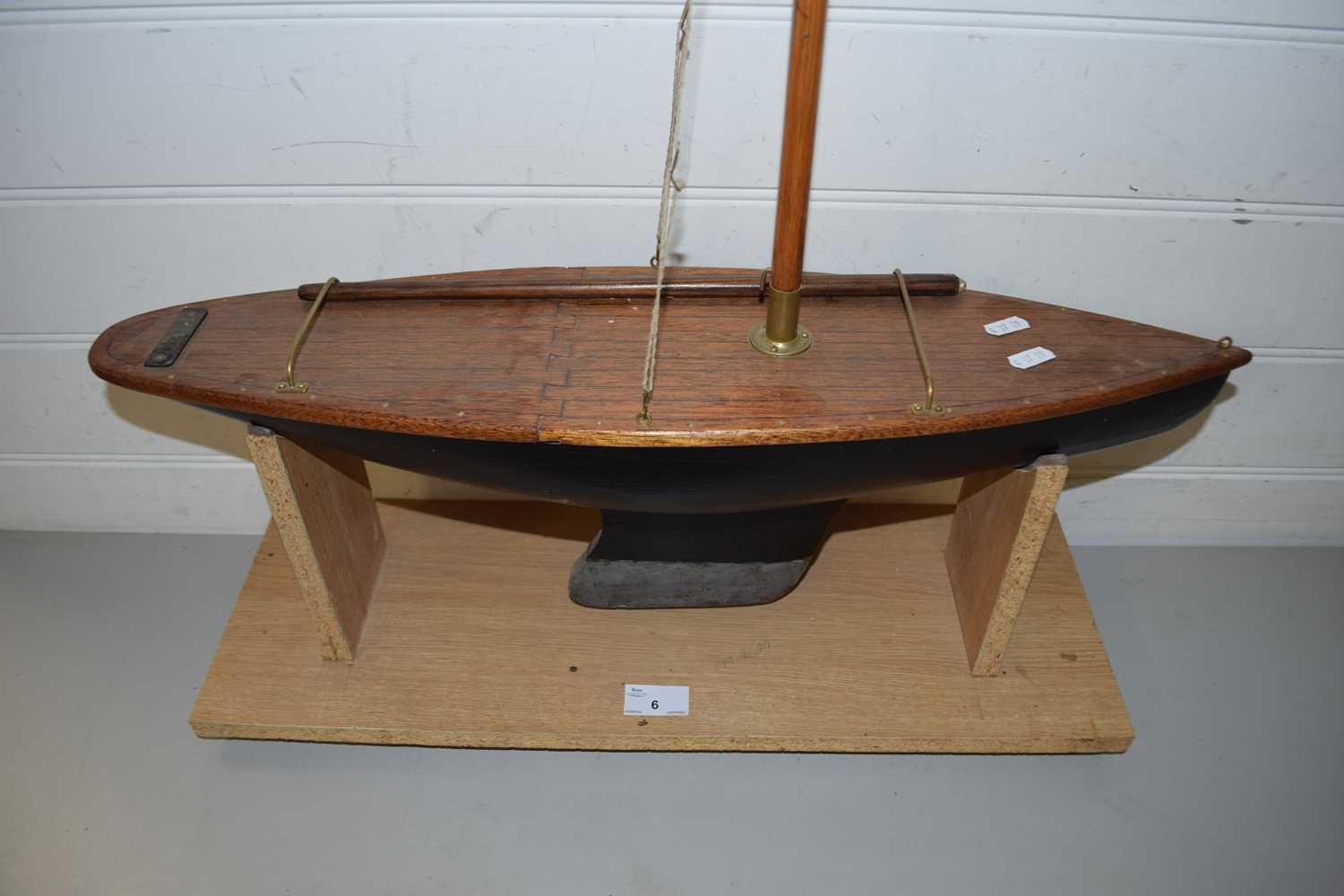 VINTAGE POND YACHT LACKING SAILS, MARKED FIREFLY, 60 CM LONG