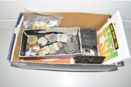 BOX OF VARIOUS MIXED ITEMS TO INCLUDE VARIOUS COMMEMORATIVE MEDALS, ASSORTED EPHEMERA, AA BADGE ETC