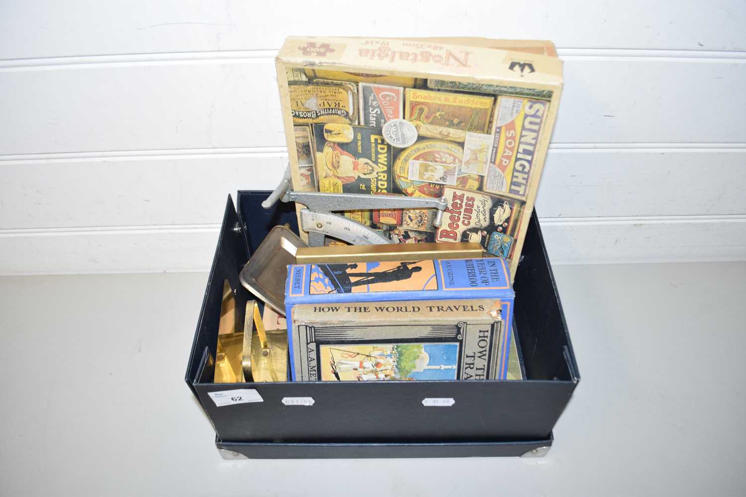 BOX MIXED ITEMS TO INCLUDE VINTAGE BALANCE SCALES, BOOKS, NOSTALGIA, JIGSAW ETC