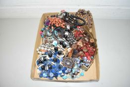 TRAY OF VARIOUS ASSORTED COSTUME JEWELLERY