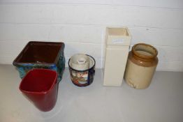 MIXED LOT: VARIOUS JARDINIERES AND OTHER ASSORTED ITEMS