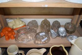 MIXED LOT: VARIOUS GLASS, METAL AND PLASTIC JELLY MOULDS
