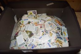BOX OF VARIOUS ASSORTED CIGARETTE AND TEA CARDS