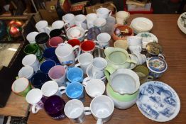 MIXED LOT: VARIOUS ASSORTED MODERN MUGS - RELATING TO PHARMACEUTICAL DRUGS / DOCTORS INTEREST TO