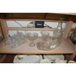 MIXED LOT: VARIOUS ASSORTED GLASS WARES, CRUETS, DECANTER ETC