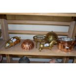 MIXED LOT: VARIOUS COPPER MOULDS, BRASS ORNAMENTS, BRASS TRIVET ETC