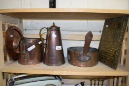 MIXED LOT: VARIOUS VINTAGE COPPER WARES TO INCLUDE SAUCEPAN, INSULATED JUG AND OTHER ASSORTED ITEMS