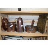 MIXED LOT: VARIOUS VINTAGE COPPER WARES TO INCLUDE SAUCEPAN, INSULATED JUG AND OTHER ASSORTED ITEMS