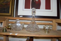 MIXED LOT: FLAT BOTTOMED DECANTER, GLASS BOWL, VARIOUS OTHER ITEMS