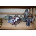 MIXED LOT: MURANO GLASS WARES COMPRISING VARIOUS FISH AND VASES