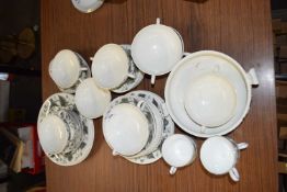 QUANTITY OF WEDGWOOD NAPOLEON IVY PATTERN DINNER WARES