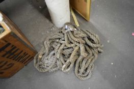 QUANTITY OF VINTAGE FISHING BOAT ROPE