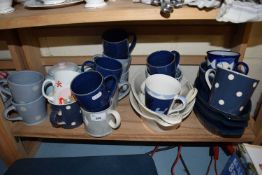 MIXED LOT: VARIOUS ASSORTED MUGS AND OTHER ITEMS