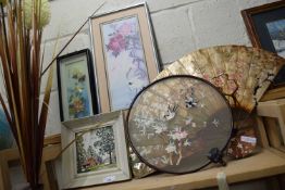 MIXED LOT: 20TH CENTURY ORIENTAL PICTURES, A LAQUERED FAN ORNAMENT AND OTHER ITEMS