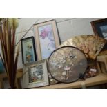 MIXED LOT: 20TH CENTURY ORIENTAL PICTURES, A LAQUERED FAN ORNAMENT AND OTHER ITEMS