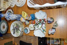MIXED LOT: VARIOUS 19TH CENTURY FIGURINES, DECORATED COLLECTOR PLATES AND OTHER ITEMS