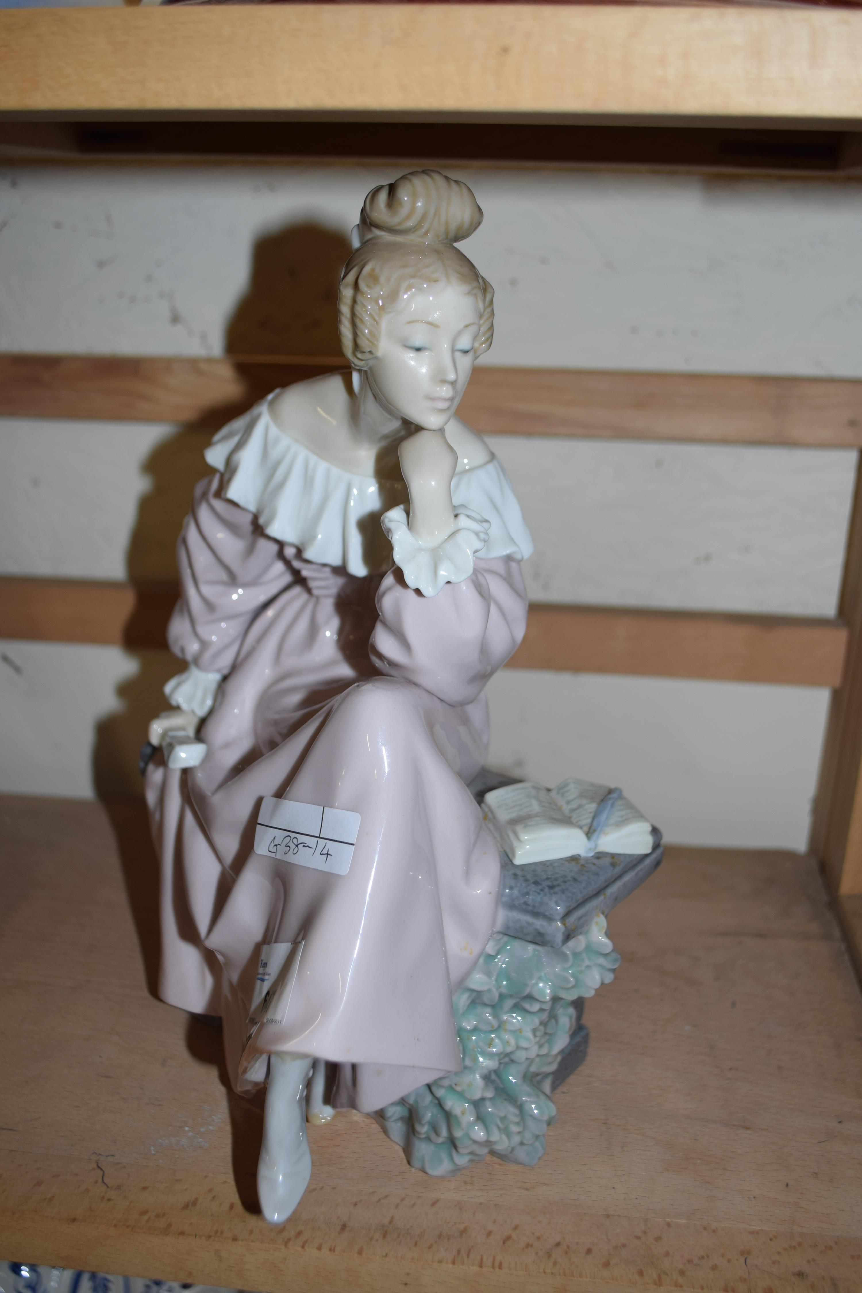 LLADRO MODEL OF A SEATED LADY