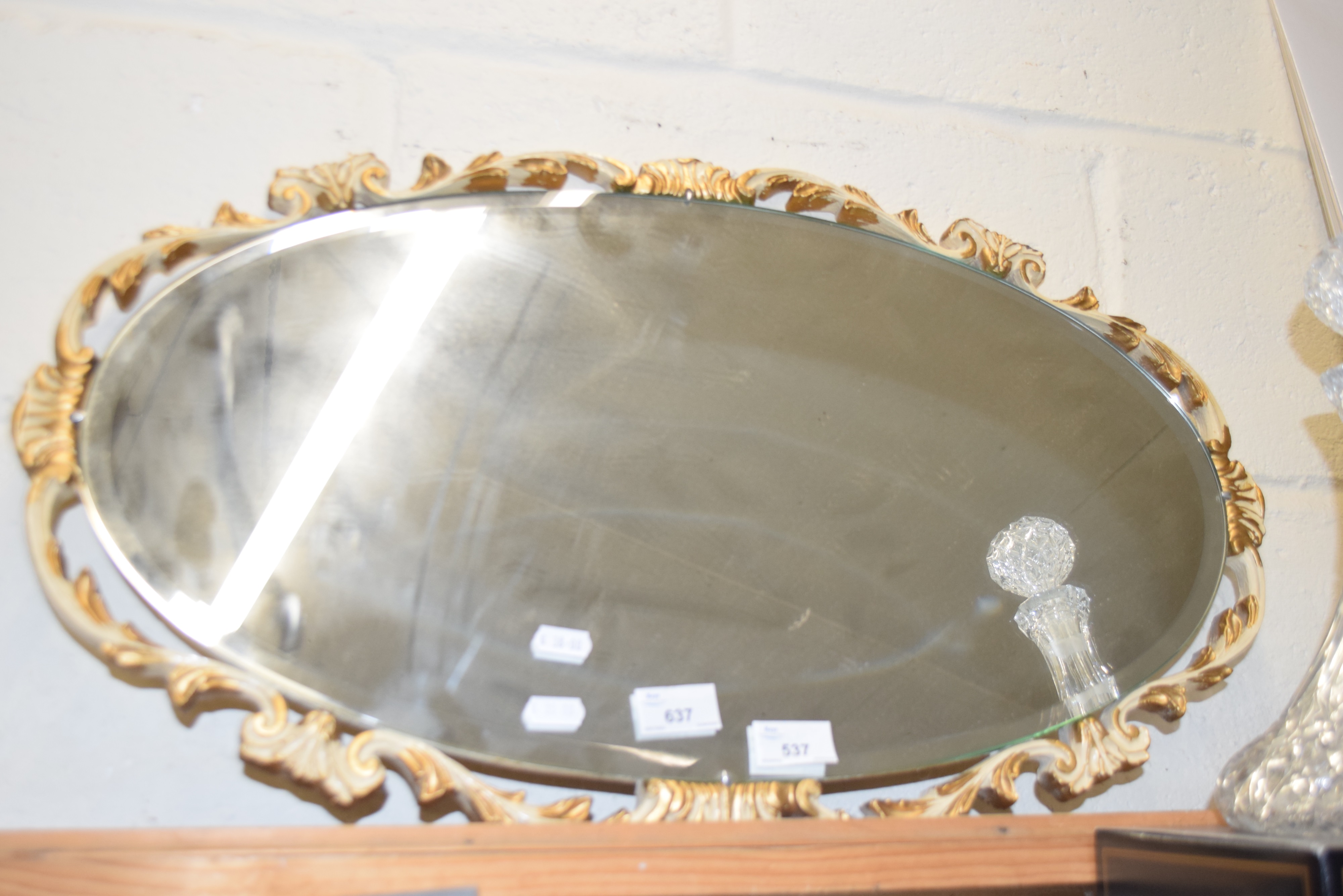 OVAL WALL MIRROR IN GILT FINISH FRAME - Image 2 of 2