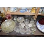 LARGE MIXED LOT: VARIOUS GLASS BOWLS, DRINKING GLASSES, VASES ETC