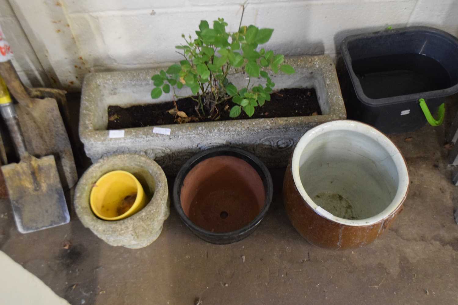 MIXED LOT: CONCRETE PLANTER, STONE WARE EGG CROCK AND VARIOUS PLANT POTS