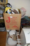 MIXED LOT OF VARIOUS ASSORTED SOFT TOYS TO INCLUDE MINIONS