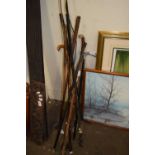 MIXED LOT: ASSORTED WALKING STICKS, GOLF CLUBS ETC