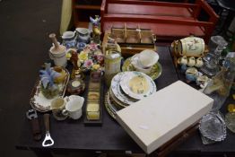 LARGE MIXED LOT OF VARIOUS CERAMICS, ORNAMENTS, GLASS WARE, CANDLES ETC