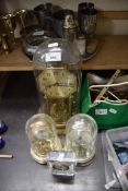 VINTAGE BRASS ANNIVERSARY CLOCK AND A GLASS DOME TOGETHER WITH TWO SMALLER EXAMPLES (3)