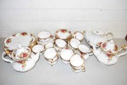 COLLECTION OF ROYAL ALBERT OLD COUNTRY ROSES, TEA AND TABLE WARES