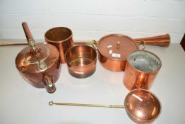 MIXED LOT: COPPER WARES TO INCLUDE COPPER KETTLE, POST HORN, VARIOUS POTS ETC