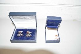 MIXED LOT: PAIR OF MODERN BASE METAL ROYAL NAVY CUFFLINKS TOGETHER WITH A SMALL ALLIED FORCES BASE