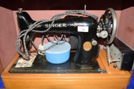 VINTAGE SINGER SEWING MACHINE