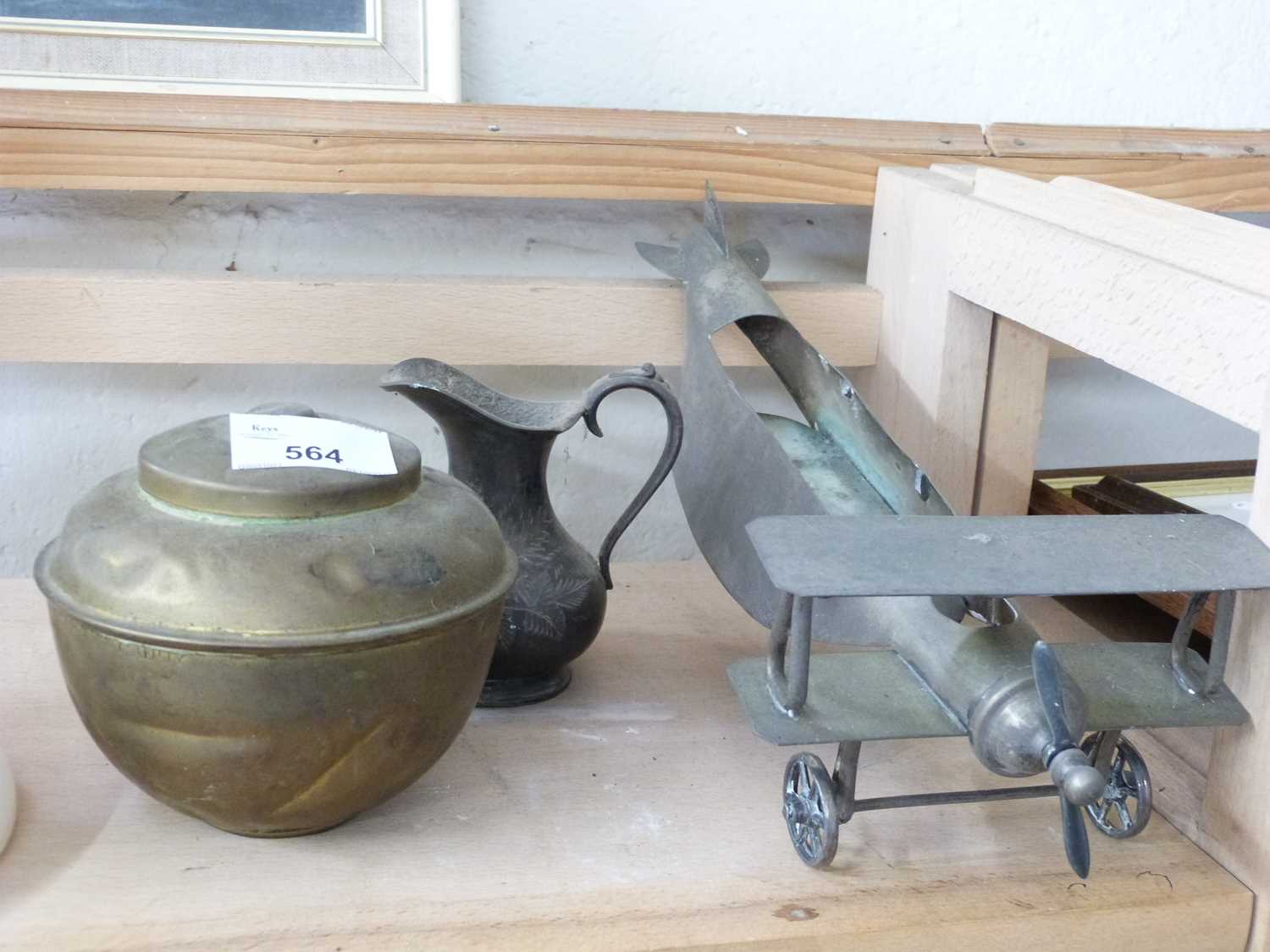 MIXED LOT: NOVELTY SILVER PLATED PLANE FORMED CRUET STAND, A LIPTON TEA CONTAINER AND A SMALL JUG