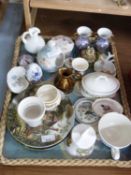 TRAY OF VARIOUS ASSORTED VASES, DECORATED PLATES ETC