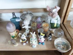 MIXED LOT TO INCLUDE A WADE NAT WEST PIGGY BANK AND VARIOUS OTHER ORNAMENTS