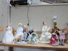 COLLECTION OF VARIOUS ROYAL DOULTON FIGURINES TOGETHER WITH A GILT DECORATED TABLE LAMP (9)