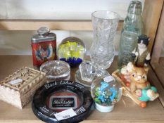MIXED LOT: ASSORTED ORNAMENTS, PAPERWEIGHTS AND OTHER ITEMS