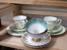 MIXED LOT: TEA WARES TO INCLUDE CROWN STAFFORDSHIRE