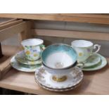 MIXED LOT: TEA WARES TO INCLUDE CROWN STAFFORDSHIRE