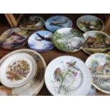 MIXED LOT: VARIOUS DECORATED PLATES AND OTHER ITEMS