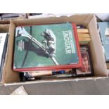 BOX OF MIXED BOOKS TO INCLUDE A RANGE OF MILITARY INTEREST