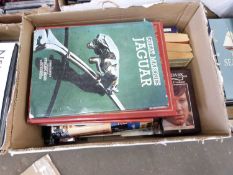 BOX OF MIXED BOOKS TO INCLUDE A RANGE OF MILITARY INTEREST