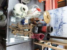 MIXED LOT: VARIOUS ASSORTED VASES, VINTAGE ICE SKATES AND OTHER ITEMS