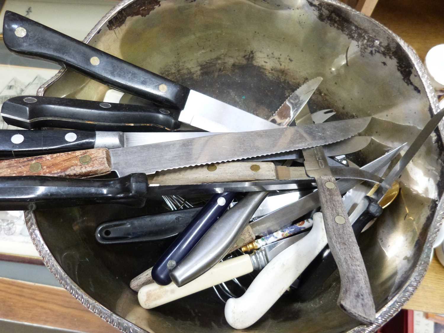 MIXED LOT: SILVER PLATED PEDESTAL BOWL, KETTLE, VARIOUS CUTLERY AND OTHER ITEMS - Image 2 of 2