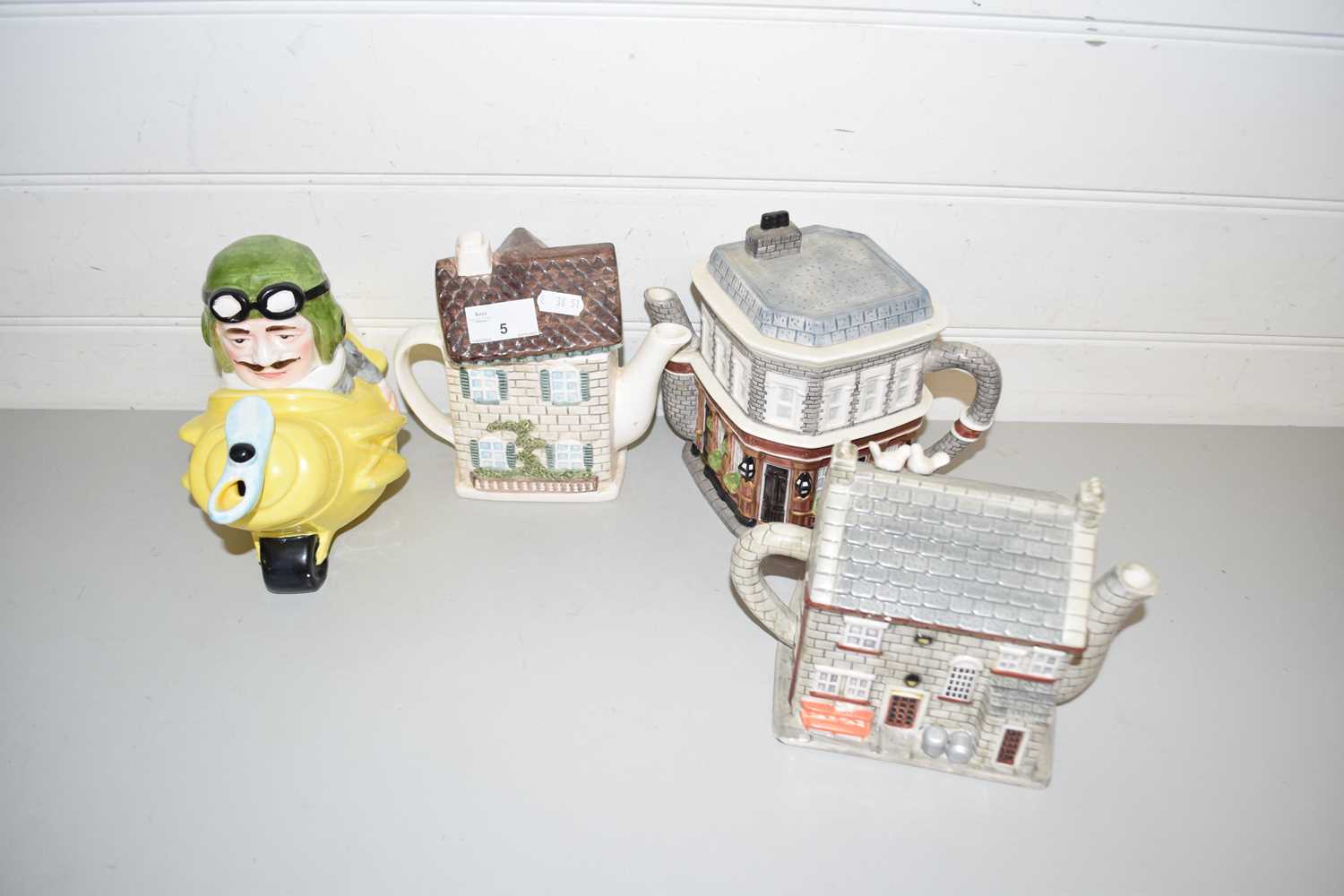 MIXED LOT: FOUR VARIOUS NOVELTY TEAPOTS