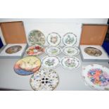 MIXED LOT: VARIOUS DECORATIVE AND COLLECTORS PLATES TO INCLUDE HERBS BY ROYAL WORCESTER