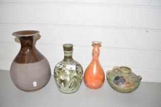MIXED LOT: VARIOUS VASES TO INCLUDE DENBY AND CARLTON WARE