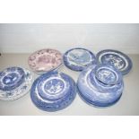 MIXED LOT: VARIOUS BLUE AND WHITE PLATES AND OTHER ITEMS