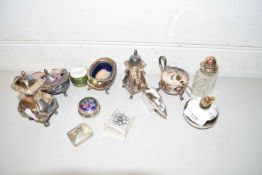 MIXED LOT: VARIOUS SILVER PLATED CRUET ITEMS, PILL BOXES AND OTHER ASSORTED WARES