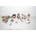 MIXED LOT: VARIOUS SILVER PLATED CRUET ITEMS, PILL BOXES AND OTHER ASSORTED WARES